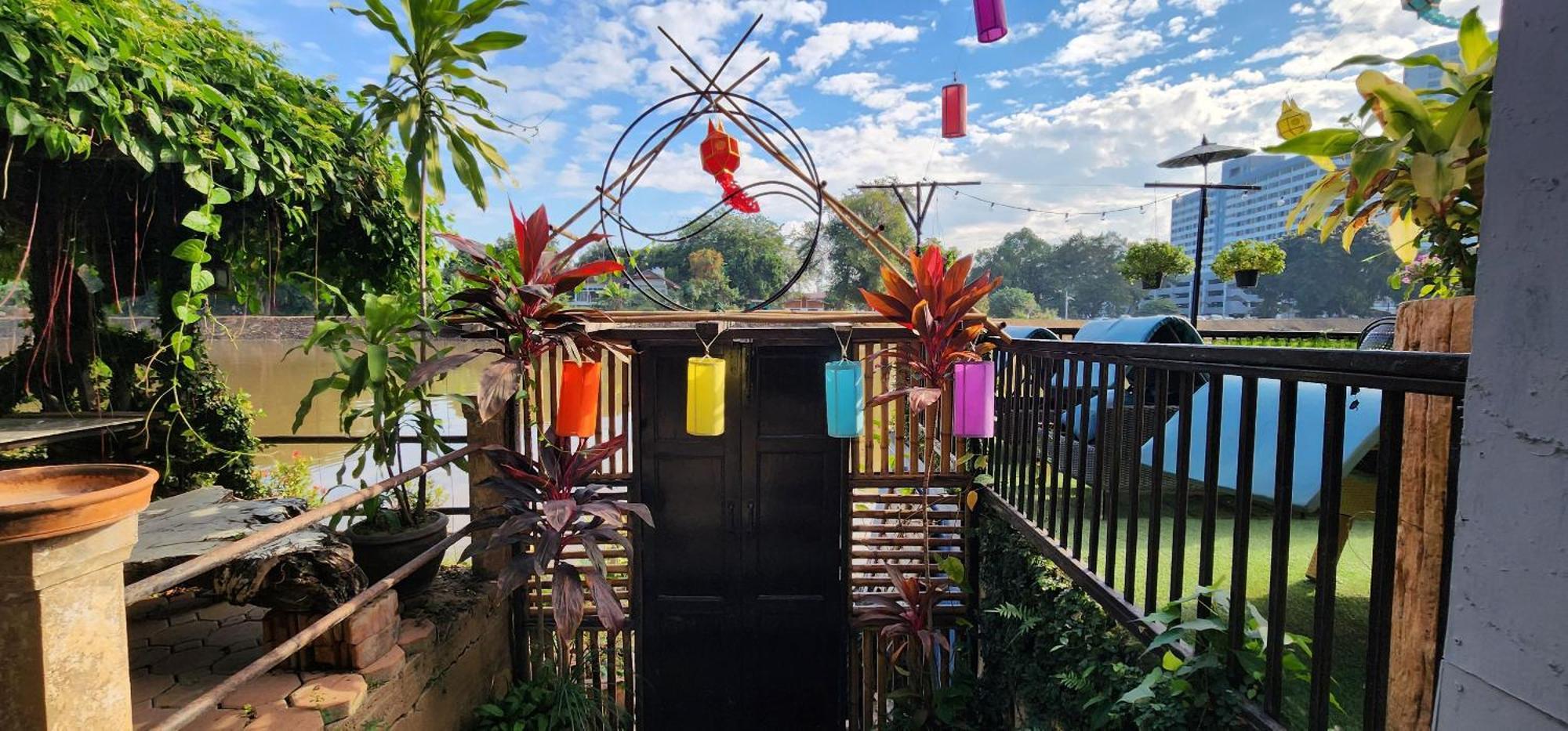 Club One Seven Gaymen Chiang Mai Hotel Exterior photo