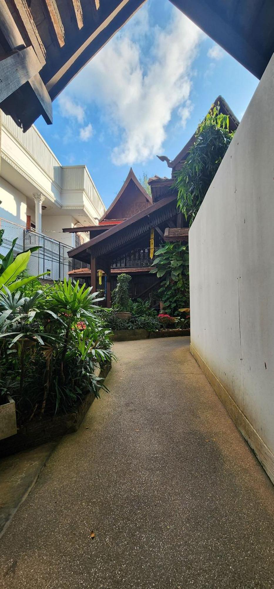 Club One Seven Gaymen Chiang Mai Hotel Exterior photo