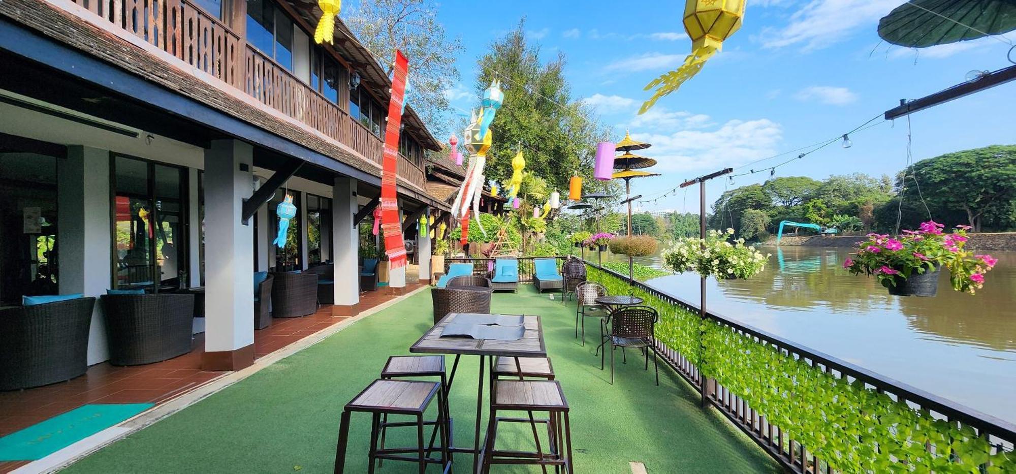 Club One Seven Gaymen Chiang Mai Hotel Exterior photo