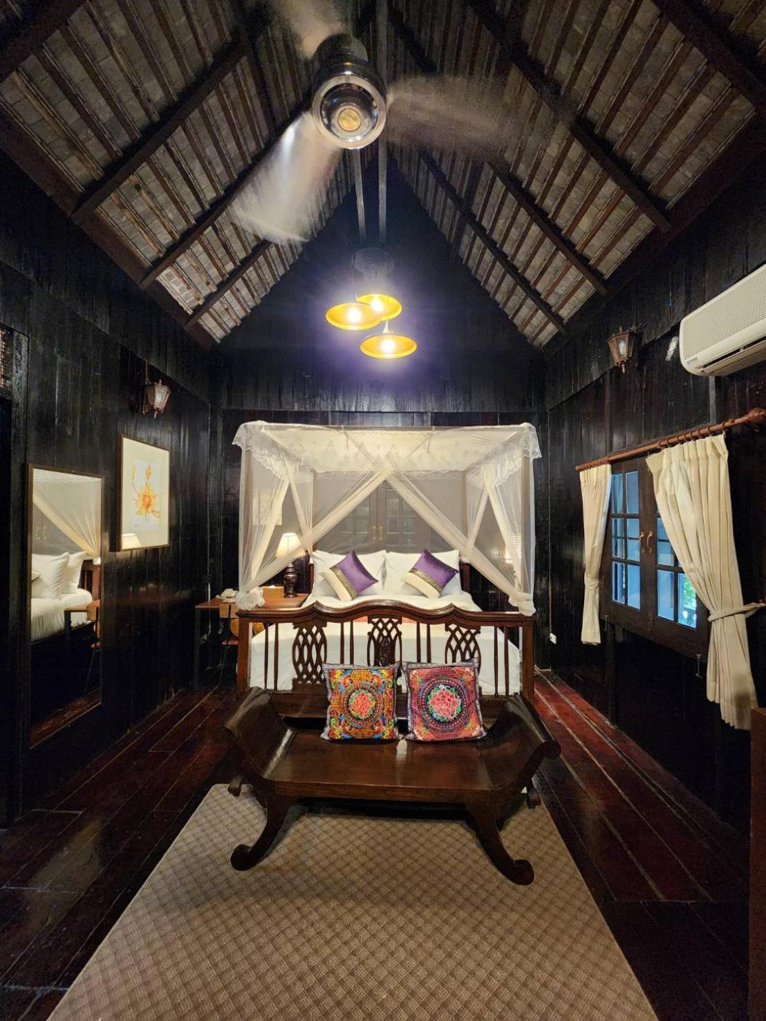 Club One Seven Gaymen Chiang Mai Hotel Exterior photo
