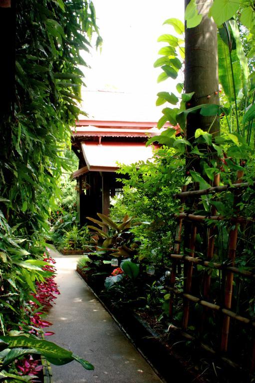 Club One Seven Gaymen Chiang Mai Hotel Exterior photo