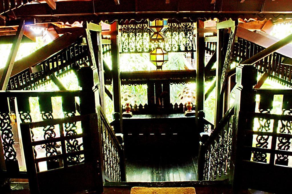 Club One Seven Gaymen Chiang Mai Hotel Exterior photo