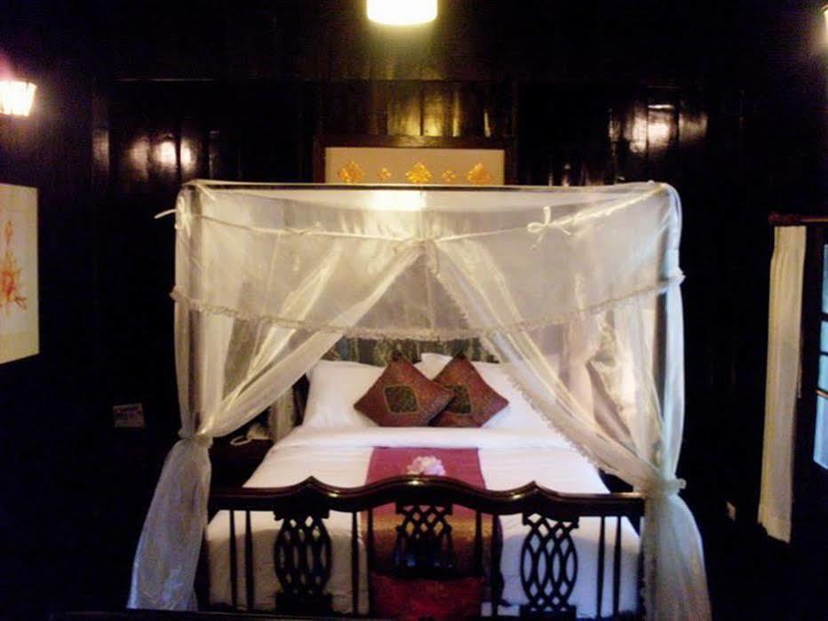 Club One Seven Gaymen Chiang Mai Hotel Exterior photo